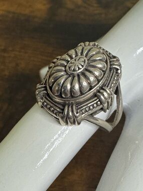 Vintage Floral Medallion Sterling Silver Ring Art Nouveau Navajo Style size 6